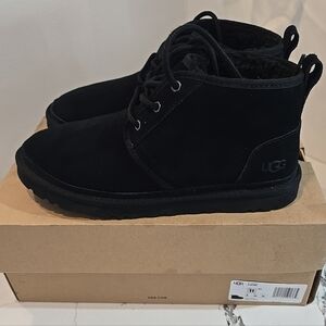 UGG Neumel Chukka Boots - Black - Women's Size 11 Pre-owned Excellent Condition